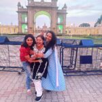 Priyanka Nalkari Instagram - #mysore #bangalore #india #chamundeshwaritemple #familytime #friends #vacationmode #peace #wifegoals #actresslife #instagram #instadaily #mysorepalace #sandmuseum