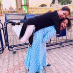 Priyanka Nalkari Instagram - #mysore #bangalore #india #chamundeshwaritemple #familytime #friends #vacationmode #peace #wifegoals #actresslife #instagram #instadaily #mysorepalace #sandmuseum