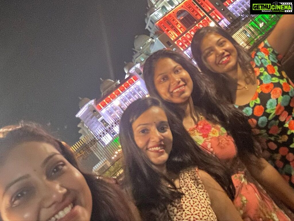Priyanka Nalkari Instagram - #allaboutlastnight #specialday #midnights #sisters #friends #tankbund #ussainsagar #latenights #telangana secretariat #2ndmonthweddinganniversary #wifeygoals # Tankbund