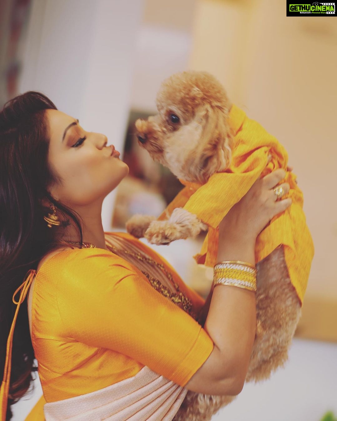 Priyanka Nalkari Instagram - #pandus #mypet #poodle #outfitgift @makeup.in_muah 😘cutewe #photoshoot #photography #photooftheday #instagram #instadaily #instagood #india #nalkarpriyanka #priyanka #actress #pc : @sriclicksinsta Makeover: @lenz_mua @hars_makeupartist
