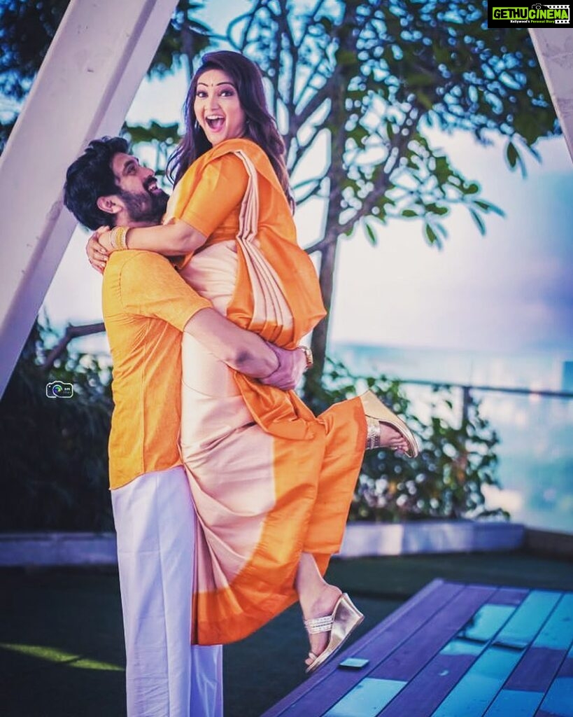 Priyanka Nalkari Instagram - #aftermarriage #1stcouplephotoshoot #couplegoals #malaysia #actresslife #priyanka #priyankanalkari #nalkarpriyanka #roja #seetha #telugu #tamil #hyderabadi Pc : @sriclicksinsta Awesome click😀☝🏻