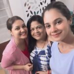 Priyanka Nalkari Instagram - #pictureperfect #anadharagamserial #heroine #friends #sweetmom #myflat #tiredface #chennai #goodnight