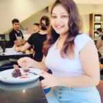 Priyanka Nalkari Instagram - #shurutibox #resto #evengtimeout #chillingweather #raining #yummychillichocolatecake 🌶️ Shuruti Box KL