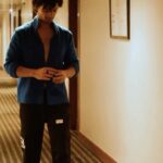 Priyanshu Painyuli Instagram - I am going to blue your mind. 😎 #charliechopraandthemysteryofsolangvalley promotions Day 2 in Mumbai With @wamiqagabbi @neena_gupta @vishalrbhardwaj @sonylivindia HMU: @mansimao Styling : @pyumishra Jacket @akaaro Cargo @3eleven.in Jewelry @inoxjewelryin Shoe @jeetinder_sandhu Managed by : @anandd___menon Shot n edited : @anmol_kachroo