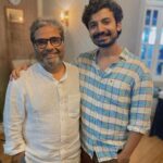 Priyanshu Painyuli Instagram - Shayad Sirf Muskurahat hi kaafi hai samjhaane ke liye jab Sapna Poora hota hain. 😊😊 Thank you so much Vishal ji 🤗❤️ Yeh wala bohot hi special hai, Alag hai, mazedaar hai. Bohot kuch seekhne ko mila joh hamesha mere saath rahega. Very Excited for the world to see the magic you have woven this time. And I am so glad, lucky and honoured that I could be part of it ❤️ Wrapped up #charliechopraandthemysteryofsolangvalley coming soon on @sonylivindia #vishalbhardwaj #sonyliv #agastachristie