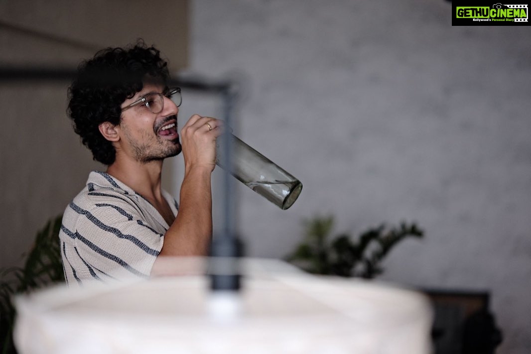 Priyanshu Painyuli Instagram - Thinking , Hydrating and Smiling with your special ones is very important for life 😊 missing in action is the one behind the camera clicking these beautiful pictures @ishaankhatter.