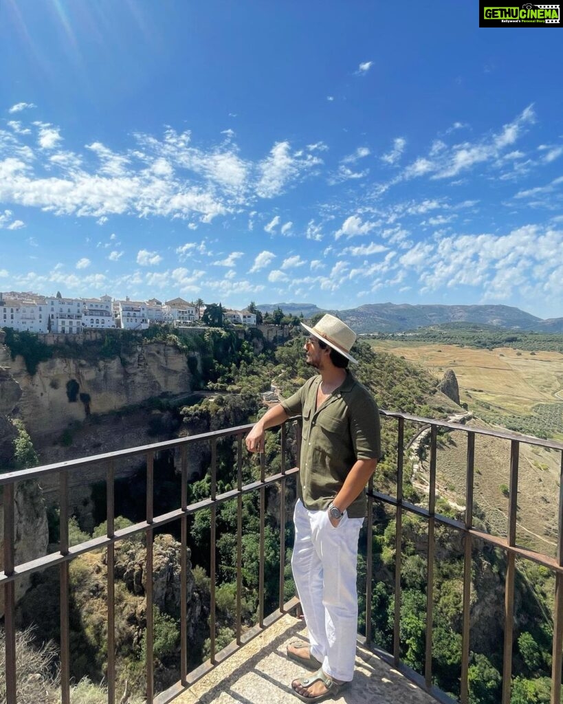 Priyanshu Painyuli Instagram - Thode HATke pictures from picturesque towns - Rhonda and Setenil in Spain. Filled with historic beautiful landscapes like a painting. #rhondaspain #setenil #spain #travel #travelgram