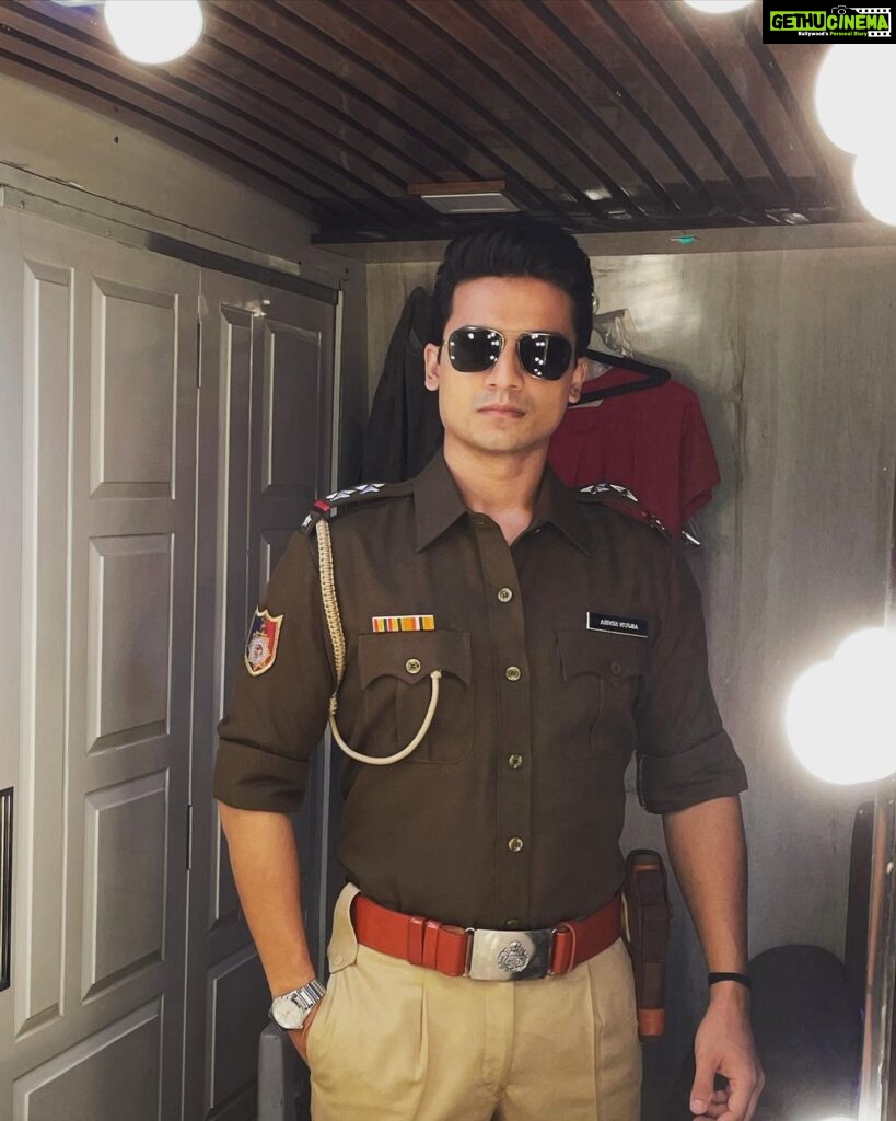 Priyanshu Painyuli Instagram - First two pictures is How Arjun Sinha was in the film #uturn and then next two pictures are How he can be in some other story 😁 what do you think is the name of the other film ? 😬 quirky names only 🤪 #policerole #cop #actorslife
