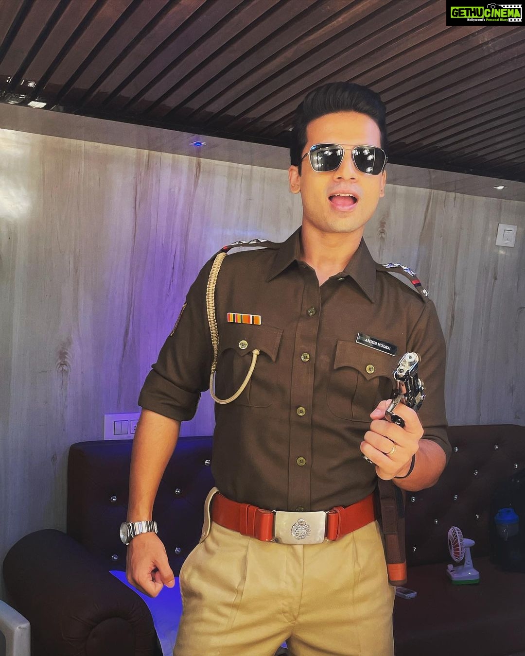 Priyanshu Painyuli Instagram - First two pictures is How Arjun Sinha was in the film #uturn and then next two pictures are How he can be in some other story π what do you think is the name of the other film ? π¬ quirky names only π€ͺ #policerole #cop #actorslife