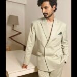 Priyanshu Painyuli Instagram - Looking for clues before the screening of our film #uturn last night. It’s out tomorrow 28th April only on @zee5. Watch it before somebody reveals the truth and spoils it for you. 👮🏽‍♂️😁 HMU by - @nidhee.kapoor Styled by- @dipteeagarwal Assisted by- @neha.khub @anjaliriri #uturnfilm #zee5film #bollywood #actor