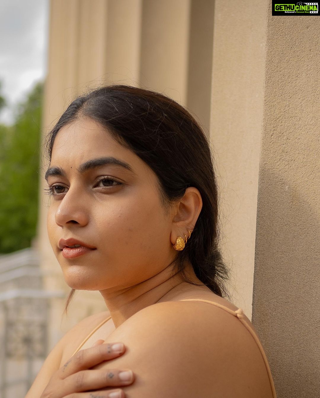 Punarnavi Bhupalam Instagram - Being visible as a woman, I have experienced imposter syndrome in many aspects of my life.
I was in my late teens when I ventured into the world of theatre and films. My curiosity to understand who I want to be has made me choose a not-so-linear path. As far as I can recall, being a young girl on a film set has given me the platform to express my art through the portrayal of different characters, which was empowering, and something I will always cherish. It made me understand that being a performer is second nature to me.
As much as I want to acknowledge the glamour and glitz, the fame that comes with being in this field can rather look appealing. However, I’ve learnt that if one does not learn to practice self-reflection from time to time, it is easy to lose yourself in the noise. Growing up as a woman and an actor in the Telugu film industry, I’ve faced grave things such as casual sexism, misogyny, pay parity and stereotypical deception of the female body. Which in fact, has made me aware of the way I viewed my body for several years. I felt uncomfortable in my own skin. I disliked the way my breasts looked or how my hips are shaped. I sought external validation and I wanted to change everything about myself.
Nonetheless, I am taking a stance on changing the narrative by embracing my whole self. I am slowly starting to overcome my body dysmorphia by learning to accept my body for what it is. I feel good, safe and sexy being in my body. This enlightenment did not occur to me in a day but it is still a work in progress. I learnt Intellectualising my thoughts, emotions, and feelings has helped me to advocate better for myself. I have challenged my old beliefs about my body, and I have created a safe space for myself to explore my emotions. I use art, movement, music and theatre as self-expression to maintain my overall well-being.
I want to remind you that you are beyond the inherited narrative created around your potential. Love yourself and live your truth.
I appreciate the nudge @elppin has given me to share my body story through adorning these earrings which symbolise self-expression and empowerment. University of Michigan