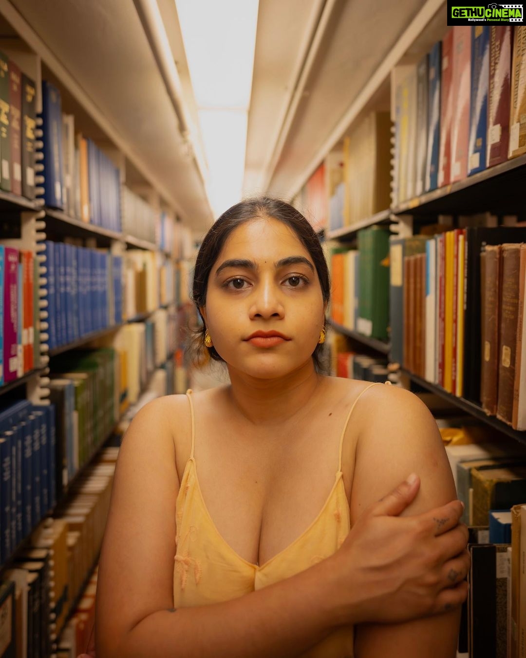 Punarnavi Bhupalam Instagram - Being visible as a woman, I have experienced imposter syndrome in many aspects of my life.
I was in my late teens when I ventured into the world of theatre and films. My curiosity to understand who I want to be has made me choose a not-so-linear path. As far as I can recall, being a young girl on a film set has given me the platform to express my art through the portrayal of different characters, which was empowering, and something I will always cherish. It made me understand that being a performer is second nature to me.
As much as I want to acknowledge the glamour and glitz, the fame that comes with being in this field can rather look appealing. However, I’ve learnt that if one does not learn to practice self-reflection from time to time, it is easy to lose yourself in the noise. Growing up as a woman and an actor in the Telugu film industry, I’ve faced grave things such as casual sexism, misogyny, pay parity and stereotypical deception of the female body. Which in fact, has made me aware of the way I viewed my body for several years. I felt uncomfortable in my own skin. I disliked the way my breasts looked or how my hips are shaped. I sought external validation and I wanted to change everything about myself.
Nonetheless, I am taking a stance on changing the narrative by embracing my whole self. I am slowly starting to overcome my body dysmorphia by learning to accept my body for what it is. I feel good, safe and sexy being in my body. This enlightenment did not occur to me in a day but it is still a work in progress. I learnt Intellectualising my thoughts, emotions, and feelings has helped me to advocate better for myself. I have challenged my old beliefs about my body, and I have created a safe space for myself to explore my emotions. I use art, movement, music and theatre as self-expression to maintain my overall well-being.
I want to remind you that you are beyond the inherited narrative created around your potential. Love yourself and live your truth.
I appreciate the nudge @elppin has given me to share my body story through adorning these earrings which symbolise self-expression and empowerment. University of Michigan