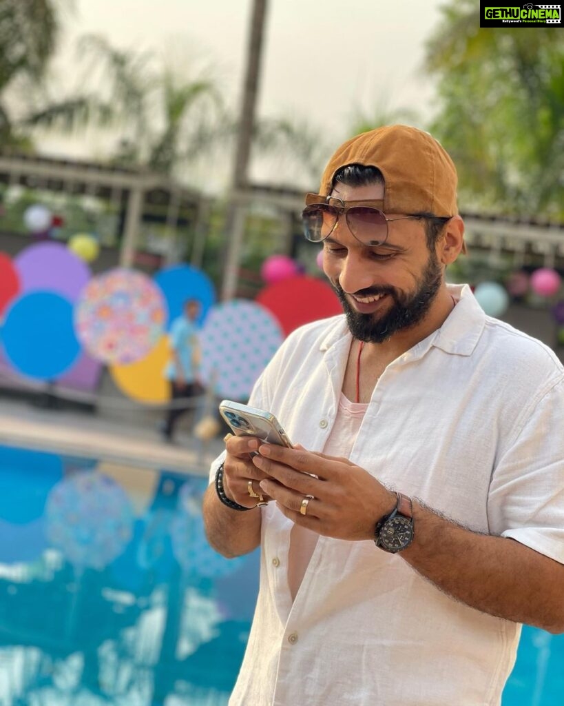 Punit Pathak Instagram - Guess whom m I talking to and what is the conversation like ? . . Pic : @hardik_rana15