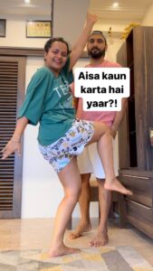 Punit Pathak Instagram - Watch till the end and tell me what happened… only men will understand !!! And btw happy friendship’s day @nidhimoonysingh 
.
.
#husband #wife #couplegoals #masti #fun #dance #instareels #friends #psenitak