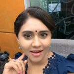 Punnagai Poo Gheetha Instagram – Why do escalators have brushes?

Ungalukku teriyuma? Comment le sollunge!

#NaduvuleKonjamBathileKaanom