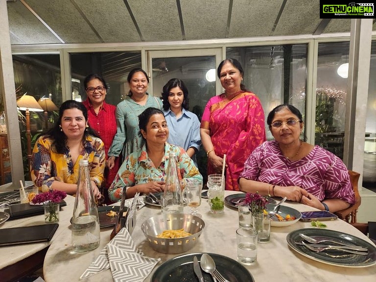 Raadhika Sarathkumar Instagram - Thankful for happy times with friends and family always @rayanemithun @sripriyarajkumar @mahalikeme @mallikakandasamy @kala_kandasamy #sneharajkumar ❤️❤️❤️❤️