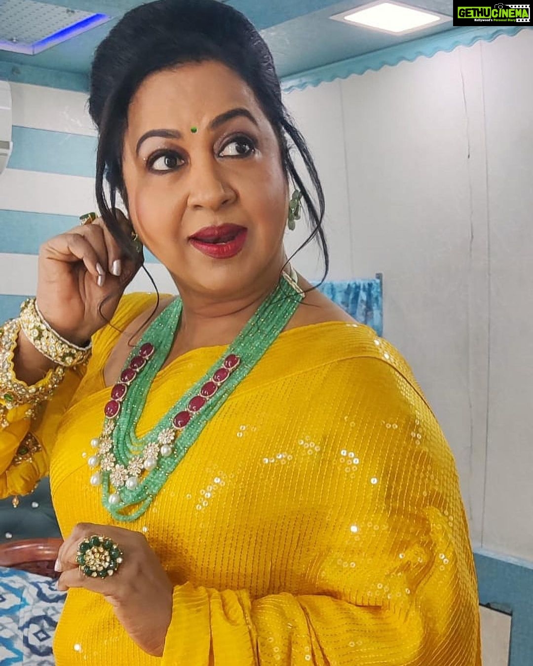 Raadhika Sarathkumar Instagram - Wanted to feel like sunshine , Thks to @geetu_sang @vijaytelevision #kadanayaki ❤️❤️❤️