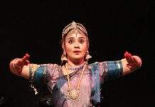 Rachana Narayanankutty Instagram - പ്രശസ്ത നർത്തകി കൂടിയായ രചന നാരായണൻകുട്ടി തിരുവനന്തപുരം കനകക്കുന്ന് കൊട്ടാരത്തിലെ നിശാഗന്ധി ഓഡറ്റോറിയത്തിൽ അവതരിപ്പിച്ച കുച്ചിപ്പുടി നൃത്തം 🥰✨ Inframe : Rachana Narayanankutty ❤️ @rachananarayanankutty Kuchipudi | @regattatvm 50 Years ✨ Kanakakkunnu Palace | Nisagandhi stage 😍 Trivandrum | Kerala ✨ Canon 80 D #canonphotography #kuchipudi #dance #classicaldance #reels #mallureels #dancereels #kerala #art #viral reels #traditional #godsowncountry #artandculture #actress #keralagram #trivandrum #mallugram #photoshoot #keralatourism #photographer #mobileclick #trivandrumdiaries #indiapictures #malayalammovies #mumbai #mallugram #indian #bharatanatyam #photography #cinematography @kerala.classical_page @indian_classical_nritya @kerala_classical_dance @indian_classical_culture Kerala - God's Own Country