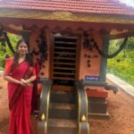 Rachana Narayanankutty Instagram - Had a beautiful darshanam @perumbaloorbhagavathi temple, Kurampala. Adur, Kerala, India