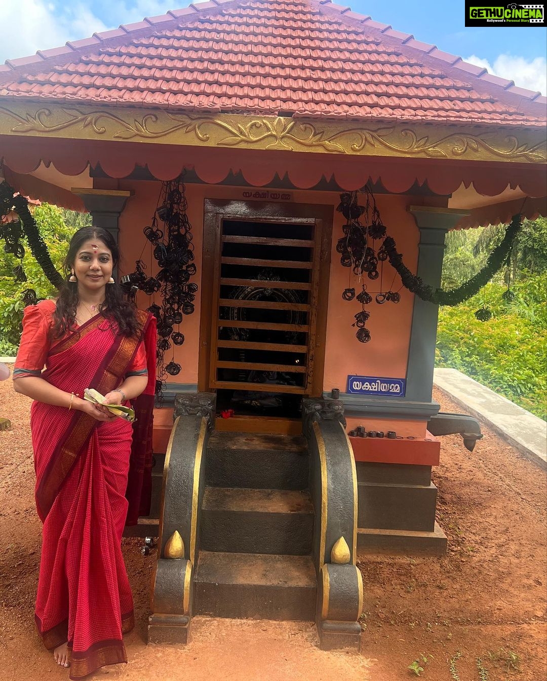 Rachana Narayanankutty Instagram - Had a beautiful darshanam @perumbaloorbhagavathi temple, Kurampala. Adur, Kerala, India