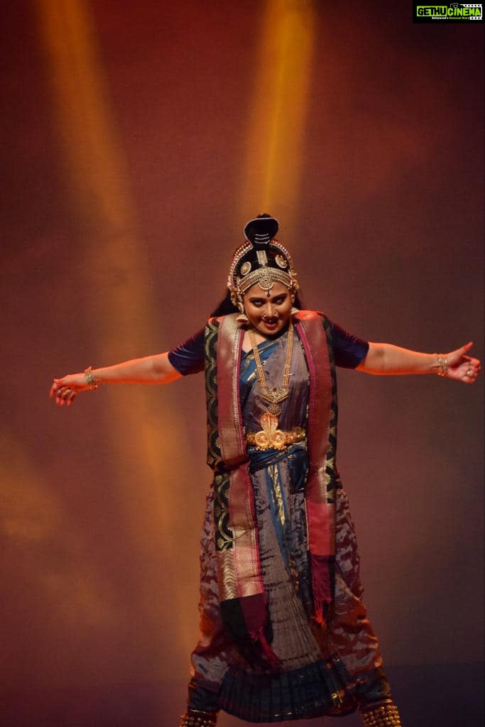 Rachana Narayanankutty Instagram - Vṛtrāsura - The first born dragon 🐉/ 🐍! He is also known as Ahi. He is the evil, he is the chaos and he is the drought! Timely captures by Rathul Raveendran from the recent performance of my new production Monsoon Anuraga held at Thrissur Thekkinkadu Maidan in connection with Ente Keralam project by Govt. Of Kerala Kerala Government. Wait for our upcoming performances of Monsoon Anuraga by Rachana Narayanankutty's Srishti …Soon in your town! Thank you Sri Ravi, Narayanankutty and Vineeth for the makeup 🙏🏼