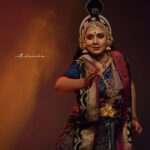 Rachana Narayanankutty Instagram – “Vruthasura the demon of drought”

A Character enacted with perfection by @rachananarayanankutty from her production programme Monsoon anuraga ✨

#monsoonanuraga#classicaldance#classicaldancer#rythm#music#love#passion#stageperfomance#kerala#godsowncountry#thrissur#rachananarayanankutty