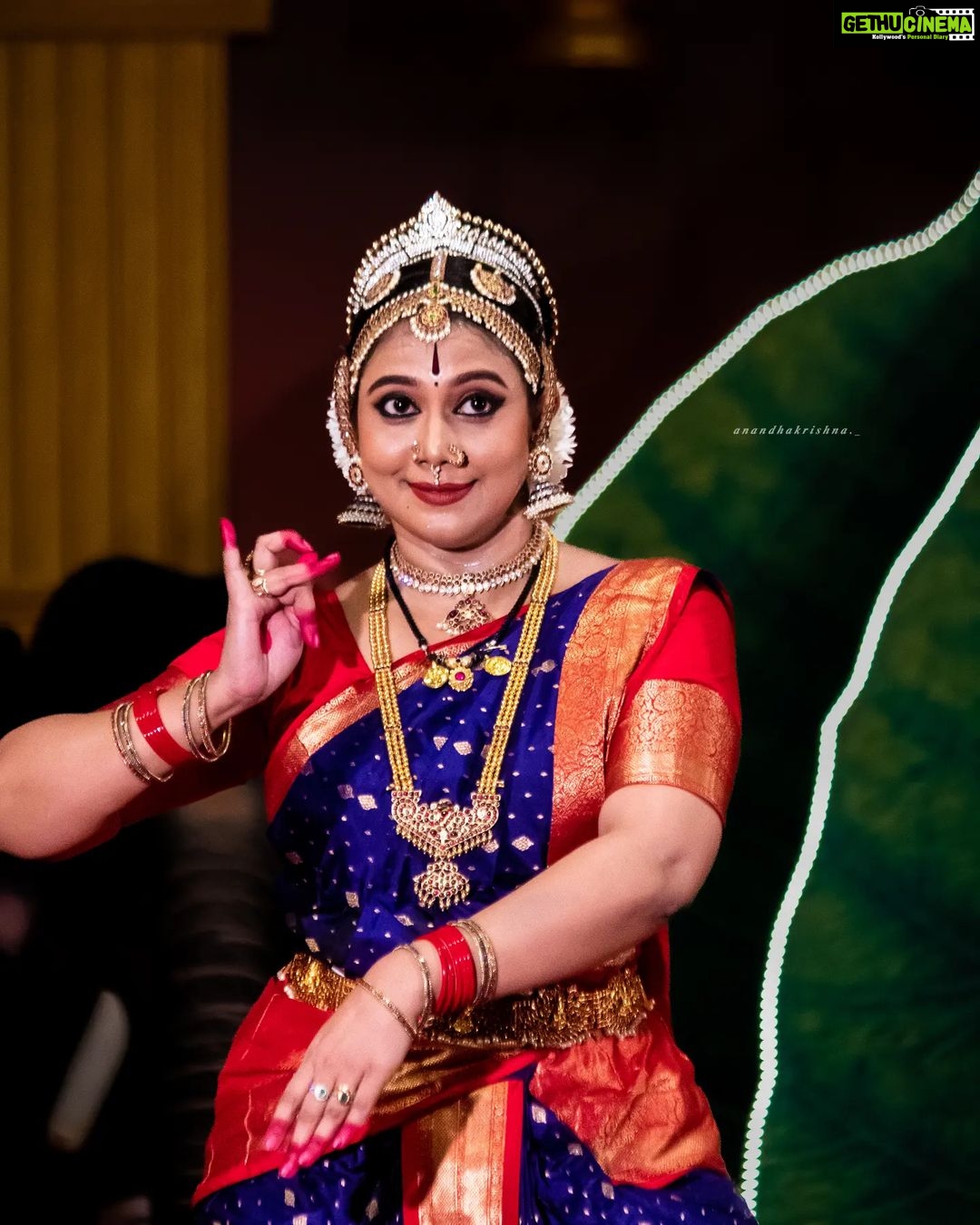 Rachana Narayanankutty Instagram - As far as π π§ππ¨ππ£π loves you , nothing else in the π matters . . . .. .in Frame : @rachananarayanankutty ma'am π₯° . location : aranmula . . . . . . .#explorepage #post #keralagram #kerala #classicalmusic #classicaldance #love #viral #film #phorography #photooftheday