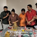Rachana Narayanankutty Instagram - And that’s how we celebrated my pirannal (star birthday) . Thank you Laletta @mohanlal for the love, prayers and blessings 🙏🏼 Thank you dear Siddique ikka, Babu chettanmaar, Sudheer etta and Shwetha chechi @shwetha_menon for your love 💝 and those crazy laughter after the EC!!!🤣🤣Thanks to all of you who wished me good luck, health and happiness . I am much much thankful! Happiest forties start here! #rachananarayanankutty #starbirthday #mohanlal #siddique #edavelababu #baburaj #sudheerkaramana #shwethamenon