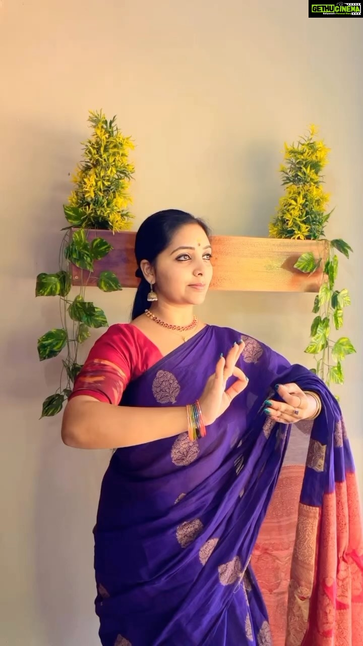 Rachana Narayanankutty Instagram - Sharanya is one of my sincere most students who has dedicated her life to dance. She joined me 6 years back after completing her Master degree in Kūchipūdi from Central University of Hyderabad. Since then she is a much dedicated student and has improved a lot as a professional dancer and more as an individual. Still… a trauma which she had to face from one of the professional dance institutions haunts her to do her own new choreographies. Yes! She had to face “STEAL THE THUNDER” situation from one of her seniors. Since then she had not even tried to do a new choreography by her own. I had to push her a lot in each classes and sessions with lots of gyan to make her convince that she has all the capabilities to do it and now I am so happy that she has started trying to unlock the doors of her fear. This choreography by her represents a note on our conversation about the above said issue. I am the happiest Acharya today mole🤍 keep going! Much love on your Birthday @saranyamuralii Minalur