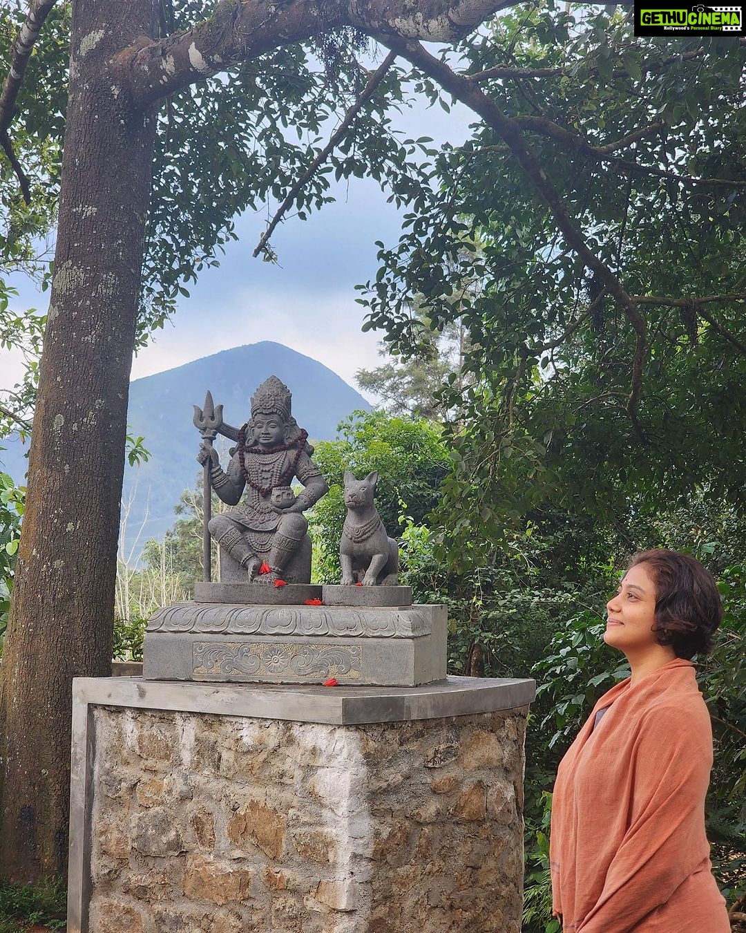 Rachana Narayanankutty Instagram - Bhairava๐ค๐๐ผ The Guiding Light!!! Gratitude in guiding me with FEROCIOUS SERENITY in both my success and failure ๐ค๐๐ผ @rhythm_bhara @ram_saraha PC : Nithya #serenity #rachananarayanankutty #saffron #rhythmbhara #bhairava #kalabhairava #bhairav #bhairavi