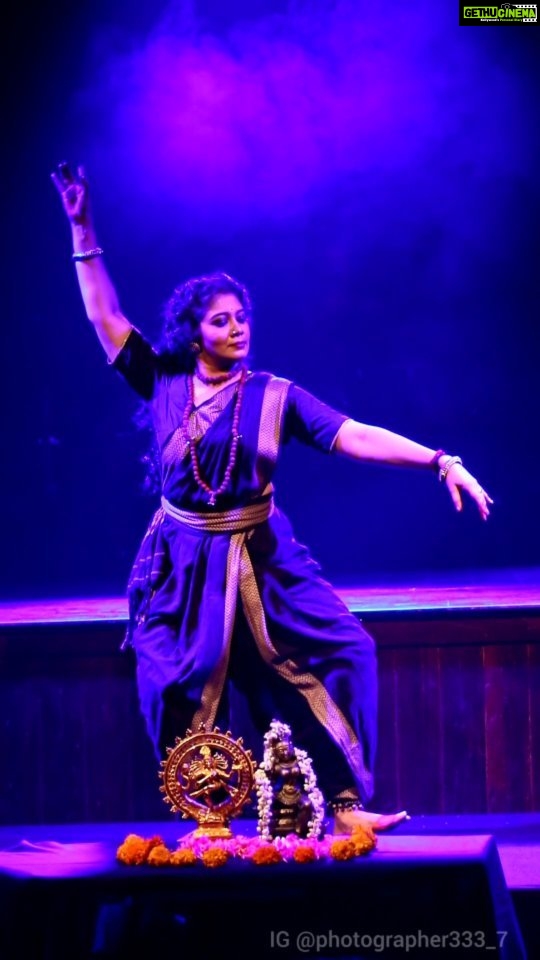 Rachana Narayanankutty Instagram - Energy Packed Performance by Actor Rachana Narayanankutty 🔥💃 . . @rachananarayanankutty @manjudrums . . . . #energy #fullenergy #dance #vibe #thrilling BTH Sarovaram