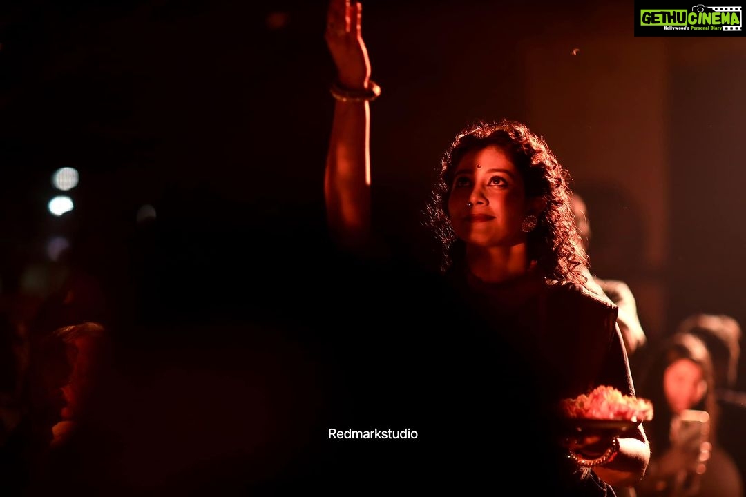 Rachana Narayanankutty Instagram - The Bliss of Shiva! A few pictures from the beautiful ensemble conducted by Shivam magazine and directed by Srimathi Bhagyalakshmi Guruvayur PC : @redmark_weddings