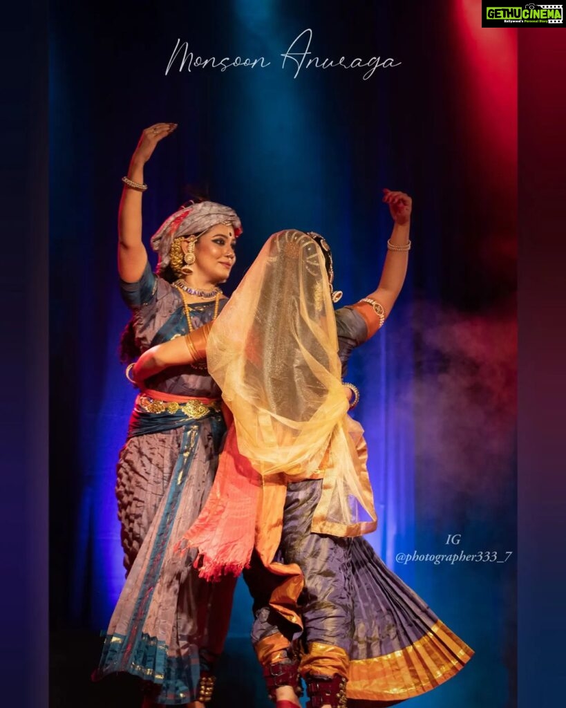 Rachana Narayanankutty Instagram - 𝙈𝙤𝙣𝙨𝙤𝙤𝙣 𝘼𝙣𝙪𝙧𝙖𝙜𝙖 🌧️⛈️❤️ . . Classical dance performance (Kuchipudi) by Actress and Dancer Rachana Narayanankutty and group @rachananarayanankutty @srishtibyrachana . . Location: Sree Kuttiyankavu Bhagavathi Temple, Minalur, Thrissur, Kerala . . . . . . . . . . . . . . . . . . . . . . . . #kuchipudi #classicaldancersofindia #indianclassicaldance #kalagram #rachananarayanankutty #thrissur #bhavaragam #clickstogallery #canonphotography #arunsalasphotography #instagood #monsoonanuraga #dancedrama #classicaldance #rain #naturelovers #lovefordance #artlove #actress #danceshoot #dancephoto #keralaclassicaldance #artists #passiondance #passion
