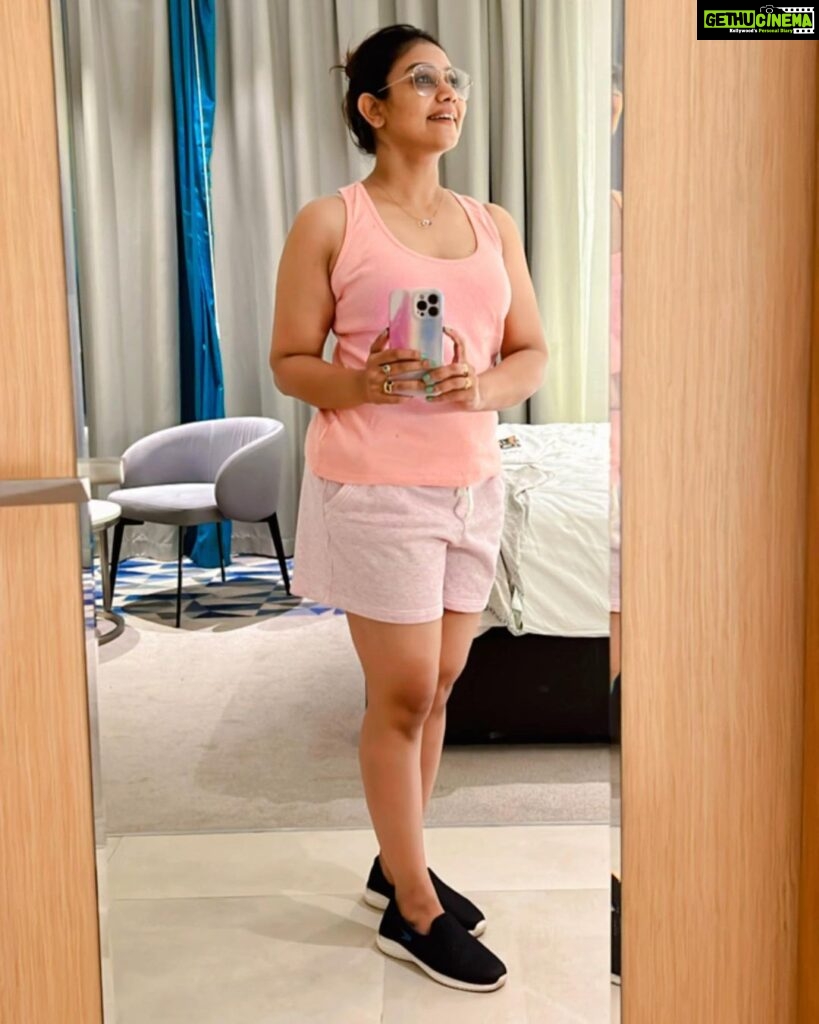 Rachana Narayanankutty Instagram - Nd…. Out of all those *mirror selfies* I loved the 5th and last ones more!!! Which one is your favourite 😉🤓😎 Thank you my cutie @valsan.aparna for this cool shorts 😎 #selflove #mirrorselfie #rachananarayanankutty #noone #nofacegod Flora Inn Hotel Dubai