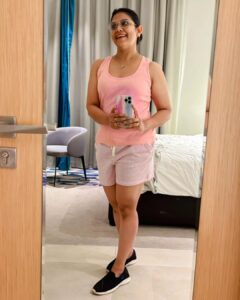 Rachana Narayanankutty Instagram - Nd…. Out of all those *mirror selfies* I loved the 5th and last ones more!!! Which one is your favourite 😉🤓😎 Thank you my cutie @valsan.aparna for this cool shorts 😎 #selflove #mirrorselfie #rachananarayanankutty #noone #nofacegod Flora Inn Hotel Dubai