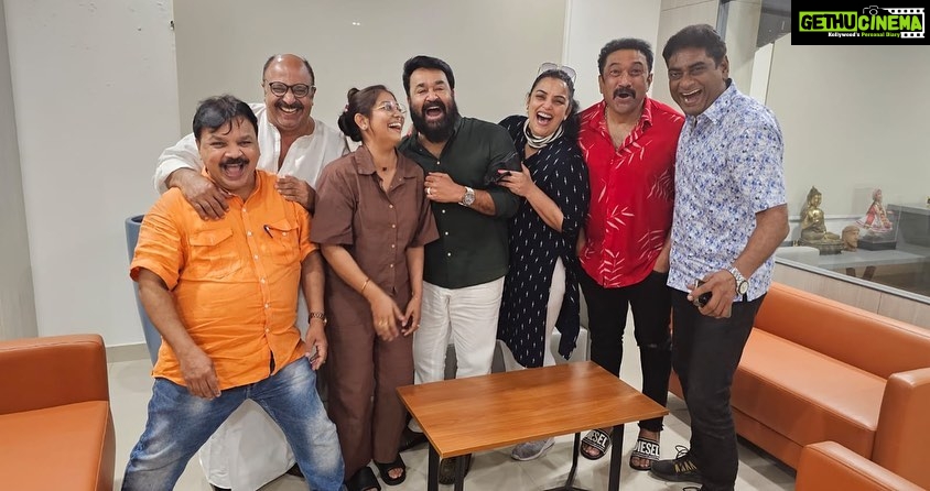 Rachana Narayanankutty Instagram - And that’s how we celebrated my pirannal (star birthday) . Thank you Laletta @mohanlal for the love, prayers and blessings 🙏🏼 Thank you dear Siddique ikka, Babu chettanmaar, Sudheer etta and Shwetha chechi @shwetha_menon for your love 💝 and those crazy laughter after the EC!!!🤣🤣Thanks to all of you who wished me good luck, health and happiness . I am much much thankful! Happiest forties start here! #rachananarayanankutty #starbirthday #mohanlal #siddique #edavelababu #baburaj #sudheerkaramana #shwethamenon