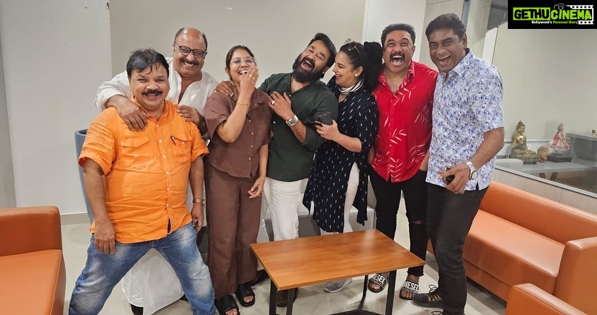 Rachana Narayanankutty Instagram - And that’s how we celebrated my pirannal (star birthday) . Thank you Laletta @mohanlal for the love, prayers and blessings 🙏🏼 Thank you dear Siddique ikka, Babu chettanmaar, Sudheer etta and Shwetha chechi @shwetha_menon for your love 💝 and those crazy laughter after the EC!!!🤣🤣Thanks to all of you who wished me good luck, health and happiness . I am much much thankful! Happiest forties start here! #rachananarayanankutty #starbirthday #mohanlal #siddique #edavelababu #baburaj #sudheerkaramana #shwethamenon