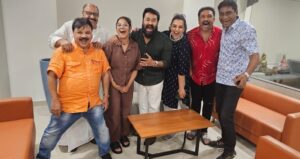 Rachana Narayanankutty Instagram - And that’s how we celebrated my pirannal (star birthday) . 
Thank you Laletta @mohanlal for the love, prayers and blessings 🙏🏼 Thank you dear Siddique ikka, Babu chettanmaar, Sudheer etta and Shwetha chechi @shwetha_menon for your love 💝 and those crazy laughter after the EC!!!🤣🤣Thanks to all of you who wished me good luck, health and happiness . I am much much thankful! Happiest forties start here! #rachananarayanankutty #starbirthday #mohanlal #siddique #edavelababu #baburaj #sudheerkaramana #shwethamenon