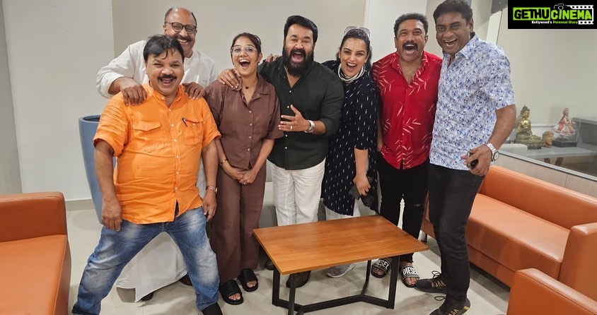 Rachana Narayanankutty Instagram - And that’s how we celebrated my pirannal (star birthday) . Thank you Laletta @mohanlal for the love, prayers and blessings 🙏🏼 Thank you dear Siddique ikka, Babu chettanmaar, Sudheer etta and Shwetha chechi @shwetha_menon for your love 💝 and those crazy laughter after the EC!!!🤣🤣Thanks to all of you who wished me good luck, health and happiness . I am much much thankful! Happiest forties start here! #rachananarayanankutty #starbirthday #mohanlal #siddique #edavelababu #baburaj #sudheerkaramana #shwethamenon