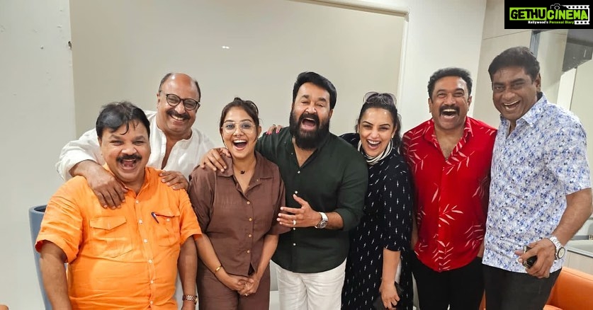 Rachana Narayanankutty Instagram - And that’s how we celebrated my pirannal (star birthday) . Thank you Laletta @mohanlal for the love, prayers and blessings 🙏🏼 Thank you dear Siddique ikka, Babu chettanmaar, Sudheer etta and Shwetha chechi @shwetha_menon for your love 💝 and those crazy laughter after the EC!!!🤣🤣Thanks to all of you who wished me good luck, health and happiness . I am much much thankful! Happiest forties start here! #rachananarayanankutty #starbirthday #mohanlal #siddique #edavelababu #baburaj #sudheerkaramana #shwethamenon