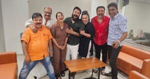 Rachana Narayanankutty Instagram - And that’s how we celebrated my pirannal (star birthday) . 
Thank you Laletta @mohanlal for the love, prayers and blessings 🙏🏼 Thank you dear Siddique ikka, Babu chettanmaar, Sudheer etta and Shwetha chechi @shwetha_menon for your love 💝 and those crazy laughter after the EC!!!🤣🤣Thanks to all of you who wished me good luck, health and happiness . I am much much thankful! Happiest forties start here! #rachananarayanankutty #starbirthday #mohanlal #siddique #edavelababu #baburaj #sudheerkaramana #shwethamenon