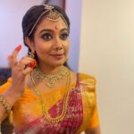 Rachana Narayanankutty Instagram - When you are completely ready for the performance and your close friend @devichandana82 clicks the pictures for you 🧡🙏🏼 MUA @amal_ajithkumar support @aju_popz______ #dancer #classical #artistlife #rachananarayanankutty Cochin, Kerala