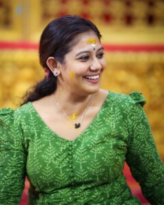 Rachana Narayanankutty Instagram - Thank you dear Sreenath  @artfotographer for this lovely capture as birthday gift 🙏🏼💗 
Thank you @alankaraboutique for this beautiful dress as your lovely gift 🙏🏼💝
#candid #rachananarayanankutty #artfotographer #artist #happiness #birthday #joy