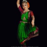 Rachana Narayanankutty Instagram - ഏറ്റുമാനൂർ മഹാദേവ ക്ഷേത്രത്തിലെ കൂച്ചിപൂടി കച്ചേരിക്ക് മുമ്പ് എന്റെ പ്രിയ ശിഷ്യരുടെയും എന്റേയും ചലനങ്ങളെ നിശ്ചല ചിത്രങ്ങൾ ആക്കി മനോഹരമായി പകർത്തിയതിന് @hareeshplamackal ന് ഒരുപാട് നന്ദി 🙏🏼 @pradeepsradha @sugithaps @saranyamuralii @sanchali_salil @srishtibyrachana @rachananarayanankutty മേക്കപ്പ് @vargheseantony_bridal_makeover @binojniran വസ്ത്രങ്ങൾ @enjoyfestas_dance_costumes #നർത്തകർ #നൃത്തം #കൂച്ചിപൂടി #സൃഷ്ടി