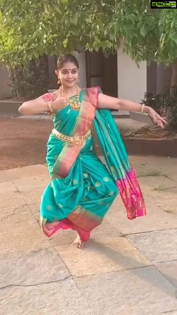 Rachana Narayanankutty Instagram - One of my favourite lines… beautifully sung by dearest Bhagi @bhagya_92 ! #sreechakraraja #sreechakra #spirituality #wanderingdancer #wanderer #spiritualawakening #devi #kuchipudi #koochipoodi #dancereels #dancereels #dance #indianclassicaldance #indianclassicalmusic