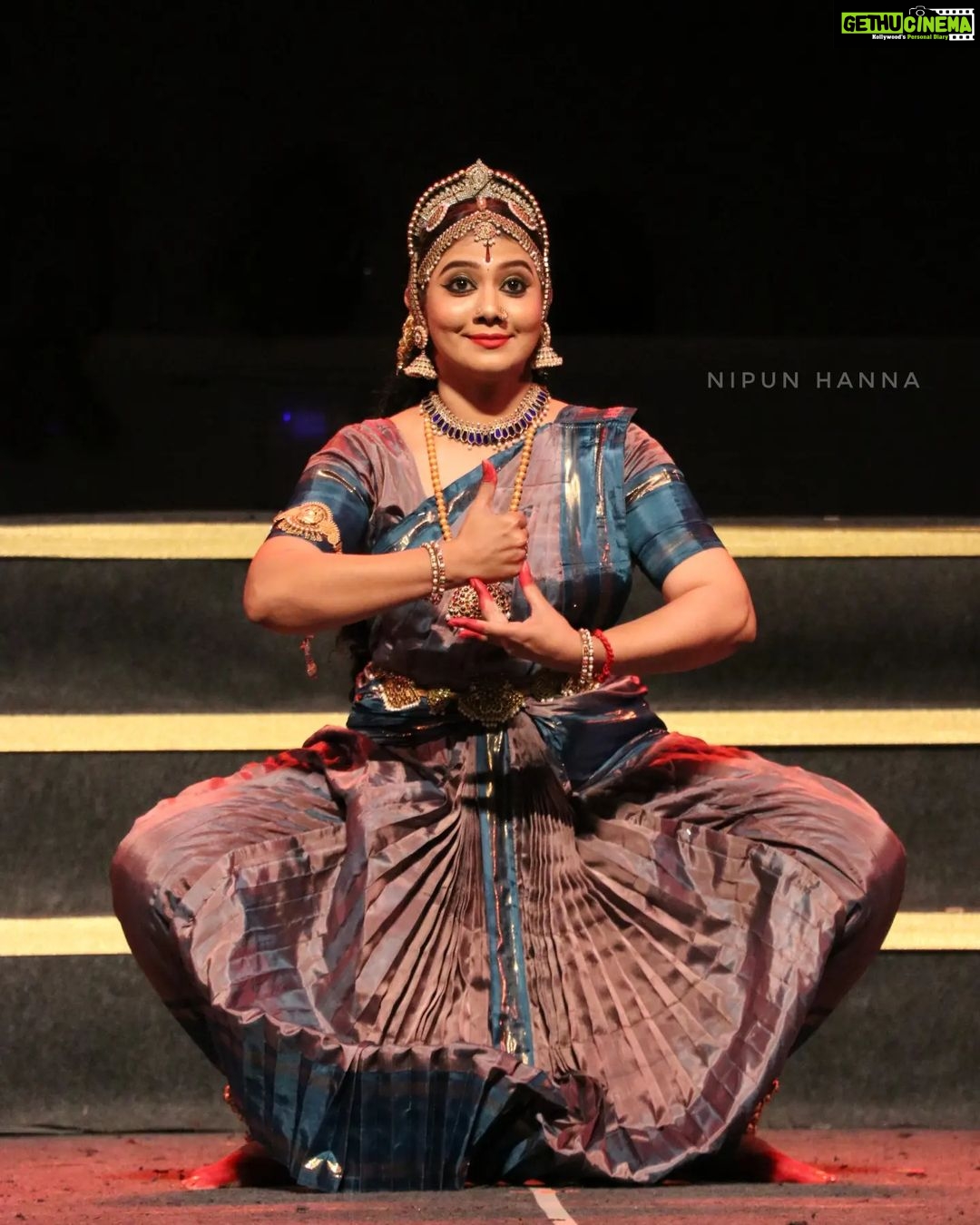 Rachana Narayanankutty Instagram - Inframe : Rachana Narayanankutty ❤️ Kuchipudi | @regattatvm 50 Years ✨ Kanakakunnu Palace | Nisagandhi stage 😍 Trivandrum | Kerala ✨ Canon 80 D #canonphotography #bharatnatyam #dance #classicaldance #india #Kuchipudi #Bangalore #kerala #art #rachananarayanankutty #traditional #godsowncountry #artandculture #actress #keralagram #trivandrum #mallugram #photoshoot #keralatourism #photographer #mobileclick #trivandrumdiaries #indiapictures #malayalammovies #mumbai #mallugram #indian #bharatanatyam #photography #cinematography @kerala.classical_page @indian_classical_nritya @kerala_classical_dance @indian_classical_culture Trivandrum, India