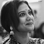 Rachana Narayanankutty Instagram – It’s been a long time since I’ve had a close shot like this!! Thank you @glint_ojoimages for the capture 🤍
#close #closeup #closeupphotography #rachananarayanankutty