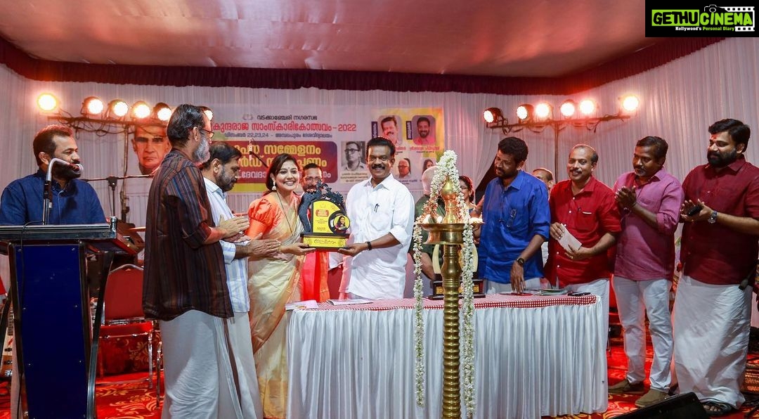 Rachana Narayanankutty Instagram - Received the prestigious Mukundaraja Smrithi Yuva Prathibha Puraskaram from the respected Minister K. Radhakrishnan (Minister for Welfare of Scheduled Castes, Scheduled Tribes and Backward Classes, Devaswoms, Parliamentary Affairs, Government of Kerala) in the presence of the doyen of Kathakali Sangeetham, Guru Shri Madambi Subrahmanian Namboothiri Ashan ๐๐ผ Thank you Wadakkanchery Municipality Council, Kerala Kalamandalam and Mukundaraja Samskarika Samithi for honouring and appreciating the efforts ๐๐ผ๐๐ธ Dedicating this honour to my Amma and Achan, who are the very first reason for instilling in me an insatiable passion for dance ๐๐ผ๐ค๐ #dancer #dancerlife #dancerlife #appreciation #awards #accolades #mukundaraja #mukundarajapuraskaram #yuvaprathiba เด เดตเตผเดทเดคเตเดคเต (2022) เดฎเตเดเตเดจเตเดฆเดฐเดพเด เดธเตเดฎเตเดคเดฟ เดฏเตเดตเดชเตเดฐเดคเดฟเดญเดพ เดชเตเดฐเดธเตเดเดพเดฐเด เดเดฆเดฐเดฃเตเดฏเดจเดพเดฏ เดฎเดจเตเดคเตเดฐเดฟ เดเต. เดฐเดพเดงเดพเดเตเดทเตเดฃเดจเดฟเตฝ (เดชเดเตเดเดฟเดเดเดพเดคเดฟ, เดชเดเตเดเดฟเดเดตเตผเด, เดชเดฟเดจเตเดจเตเดเตเด เดตเดฟเดญเดพเด เดเตเดทเตเดฎ เดตเดเตเดชเตเดชเต เดฎเดจเตเดคเตเดฐเดฟ, เดฆเตเดตเดธเตเดตเด, เดชเดพเตผเดฒเดฎเตเดจเตเดฑเดฑเดฟเดเดพเดฐเตเดฏเด, เดเตเดฐเดณ เดธเตผเดเตเดเดพเตผ) เดจเดฟเดจเตเดจเตเด เดเดฑเตเดฑเต เดตเดพเดเตเดเดฟ . เดเดฅเดเดณเดฟ เดธเดเดเตเดคเดคเตเดคเดฟเดจเตเดฑเต เด
เดงเดฟเดชเตป เดเตเดฐเต เดถเตเดฐเต เดฎเดพเดเดฎเตเดชเดฟ เดธเตเดฌเตเดฐเดนเตเดฎเดฃเตเดฏเตป เดจเดฎเตเดชเตเดคเดฟเดฐเดฟ เดเดถเดพเดจเตเดฑเต เดธเดพเดจเตเดจเดฟเดงเตเดฏเดคเตเดคเดฟเตฝ เดธเตเดตเตเดเดฐเดฟเดเตเดเดพเตป เดธเดพเดงเดฟเดเตเดเดคเต เดชเตเดฃเตเดฏเด ๐๐ผ เดชเตเดฐเดฏเดคเตเดจเดเตเดเดณเต เดเดฆเดฐเดฟเดเตเดเดคเดฟเดจเตเด เด
เดญเดฟเดจเดจเตเดฆเดฟเดเตเดเดคเดฟเดจเตเด เดตเดเดเตเดเดพเดเตเดเตเดฐเดฟ เดฎเตเดจเดฟเดธเดฟเดชเตเดชเดพเดฒเดฟเดฑเตเดฑเดฟ เดเตเตบเดธเดฟเดฒเดฟเดจเตเด เดเตเดฐเดณ เดเดฒเดพเดฎเดฃเตเดกเดฒเดคเตเดคเดฟเดจเตเด เดฎเตเดเตเดจเตเดฆเดฐเดพเด เดธเดพเดเดธเตเดเดพเดฐเดฟเด เดธเดฎเดฟเดคเดฟเดเตเดเตเด เดจเดจเตเดฆเดฟ. เดจเตเดคเตเดคเดคเตเดคเตเดเตเดณเตเดณ เด
เดเดเตเดเดพเดคเตเดค เด
เดญเดฟเดจเดฟเดตเตเดถเด เดเดจเตเดจเดฟเตฝ เดตเดณเตผเดคเตเดคเดฟเดฏเตเดเตเดเตเดเดพเตป เดชเตเดฐเดฅเดฎ เดเดพเดฐเดฃเดเตเดเดพเดฐเดพเดฏ เดเดจเตเดฑเต เด
เดฎเตเดฎเดฏเตเดเตเดเตเด เด
เดเตเดเดจเตเดฎเดพเดฏเดฟ เด เดฌเดนเตเดฎเดคเดฟ เดธเดฎเตผเดชเตเดชเดฟเดเตเดเตเดจเตเดจเต ๐๐ผ๐ค๐ Ambalapuram