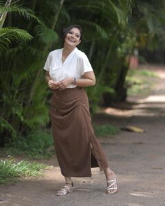 Rachana Narayanankutty Instagram - 🤍🤎
PC @shiras_nila 
MUA @makeupby_nami_ 
#rachananarayanankutty #happiness #powerofpositivity
