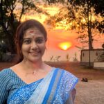 Rachana Narayanankutty Instagram - കർക്കിടകത്തിൽ ദുർഘടം ഇല്ലാതിരിക്കട്ടെ ! Take good care of your health friends…prayers 🙏🏼 Pic from Adoor, Athiramala Shiva Parvathi Temple, PC @midhila_sree_____ 🙏 #rachananarayanankutty #karkidakam #takecareofyourself Pandalam